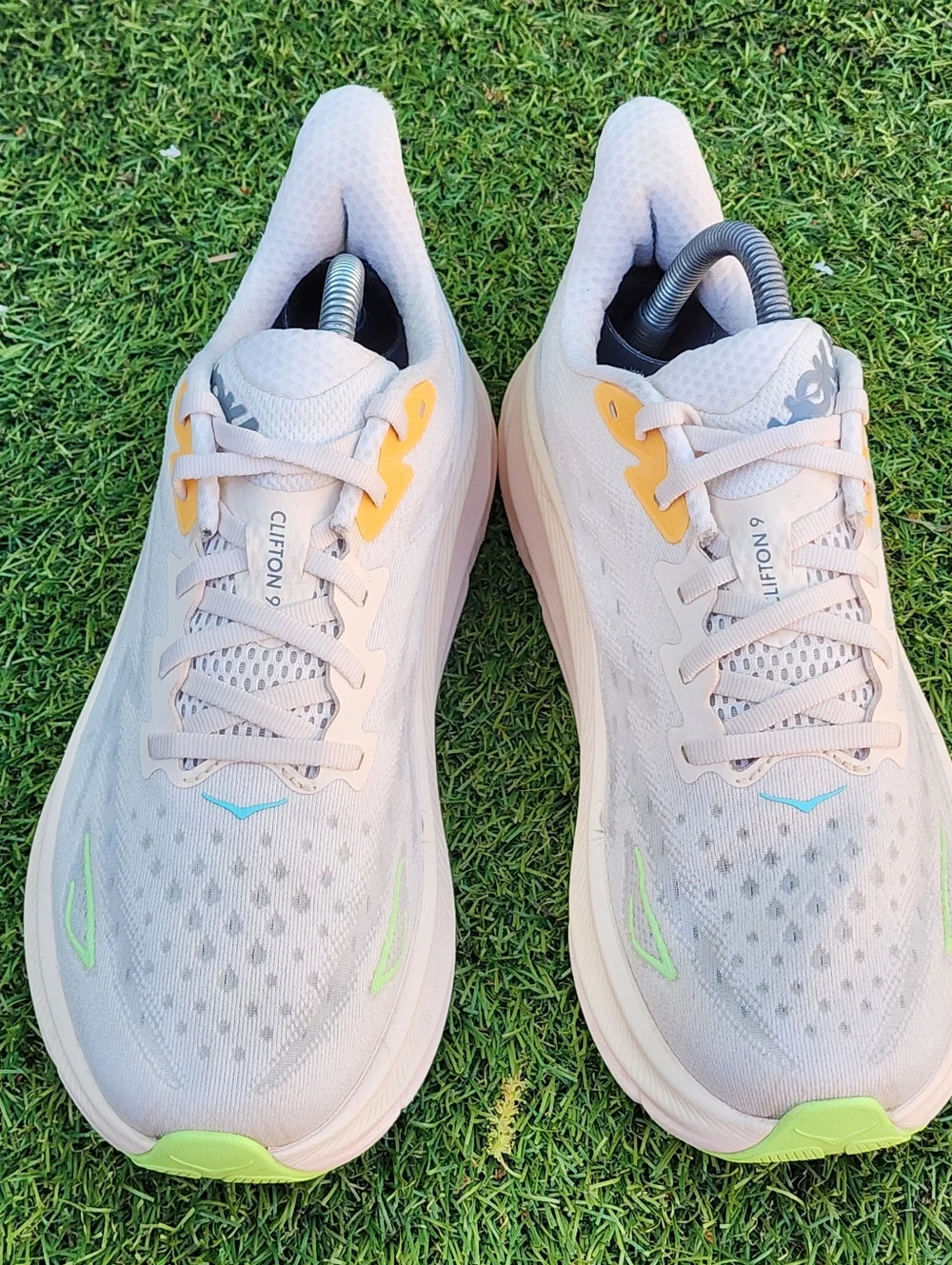 HOKA CLIFTON 9 - Womens Athletic Shoes - SIZE 9.5B